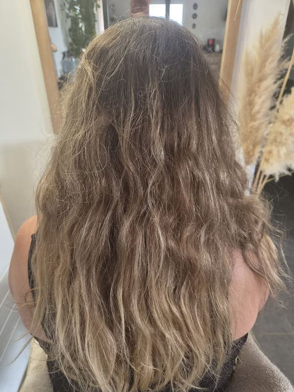 Cheveux souples et brillants après un soin classique